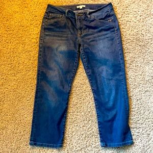 CAbi #764 Women’s Johnny Crop Capri Jeans